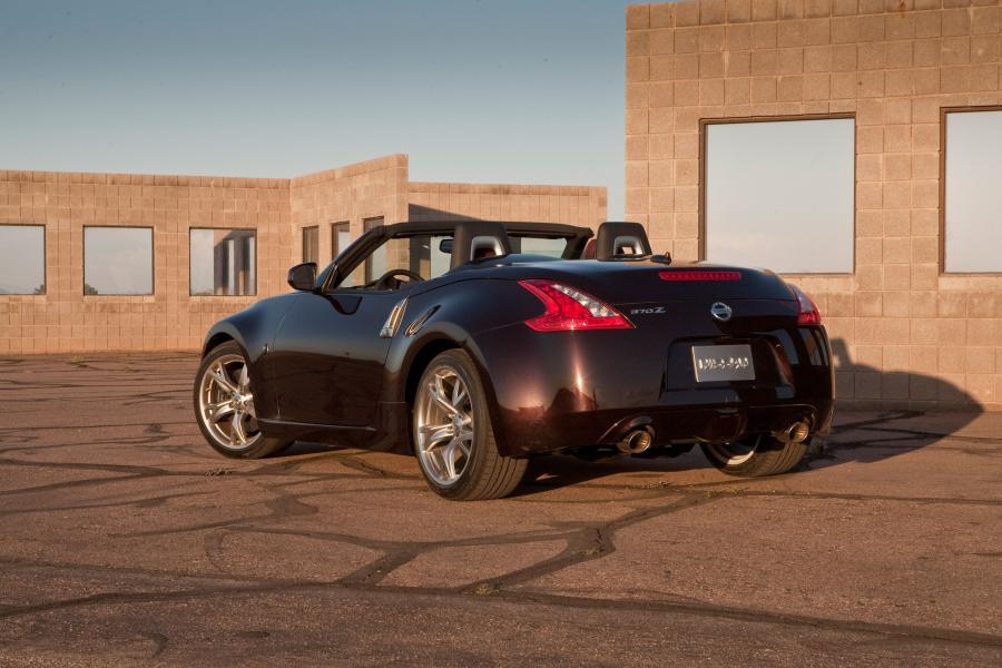  Nissan 370Z Roadster 2010 года  (фото 15 из 21)
